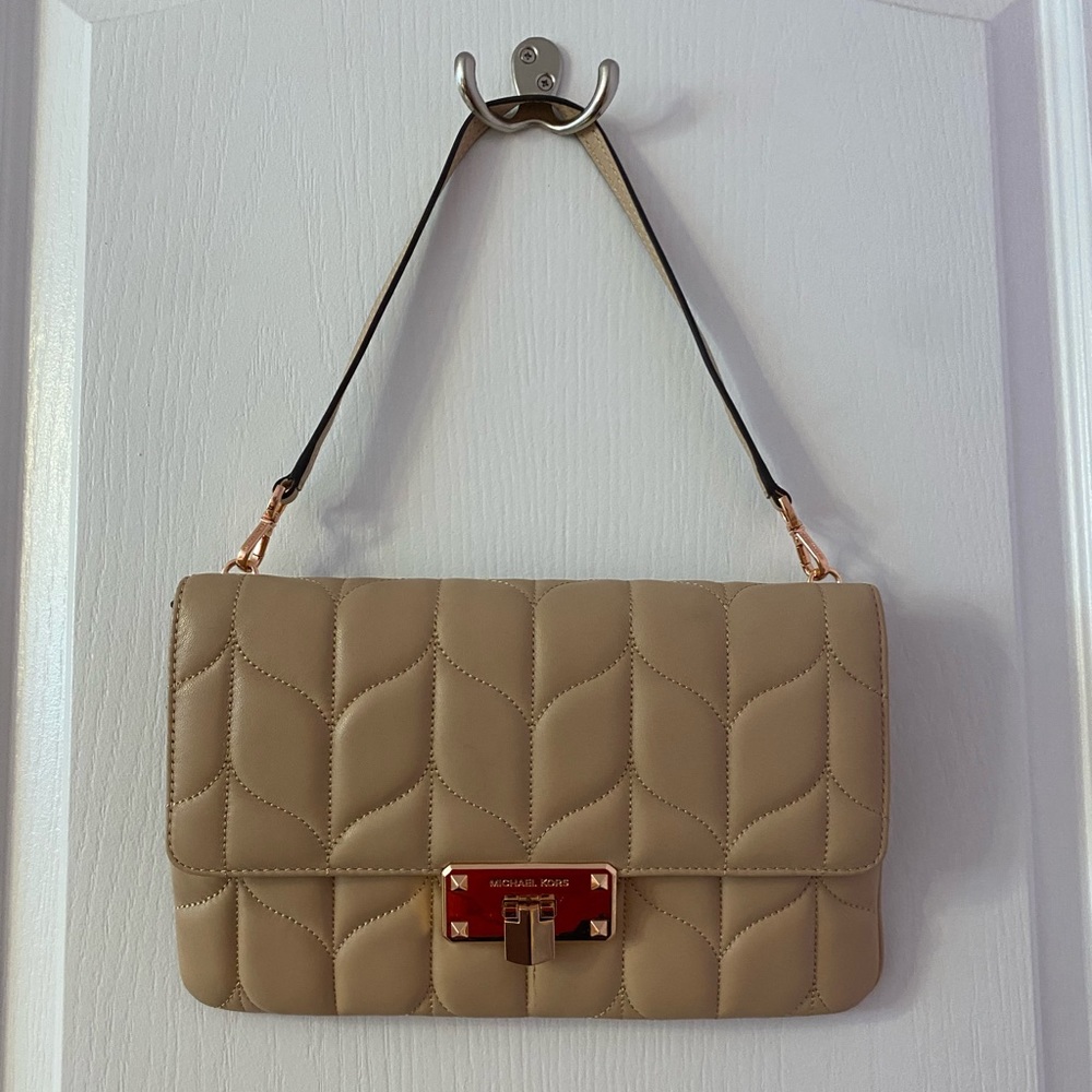 MICHAEL KORS beige padded leather clutch/shoulder bag with strap